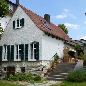 Unter Den Linden Bed & Breakfast Nördlingen